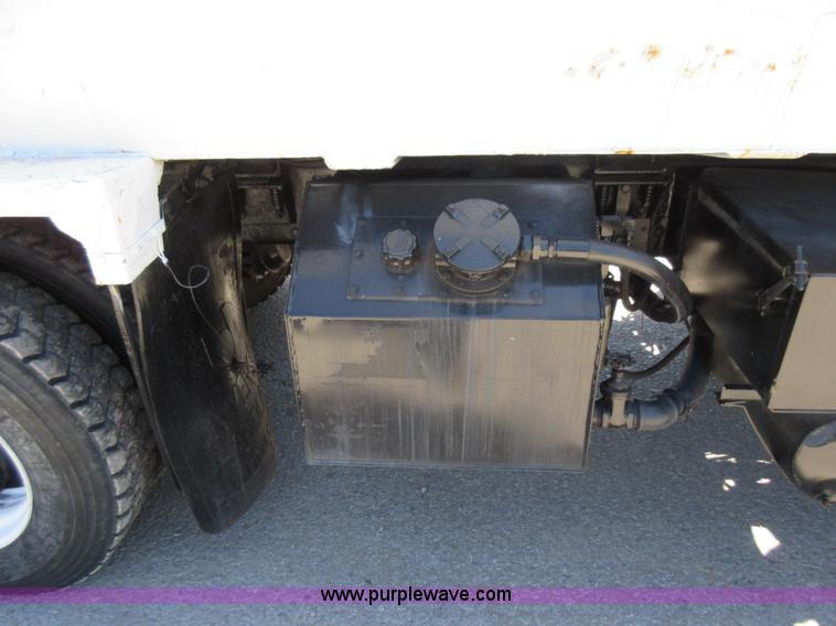 image for item L2826 1996 Peterbilt 320 refuse truck