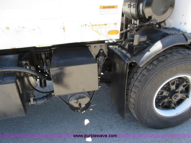 image for item L2826 1996 Peterbilt 320 refuse truck