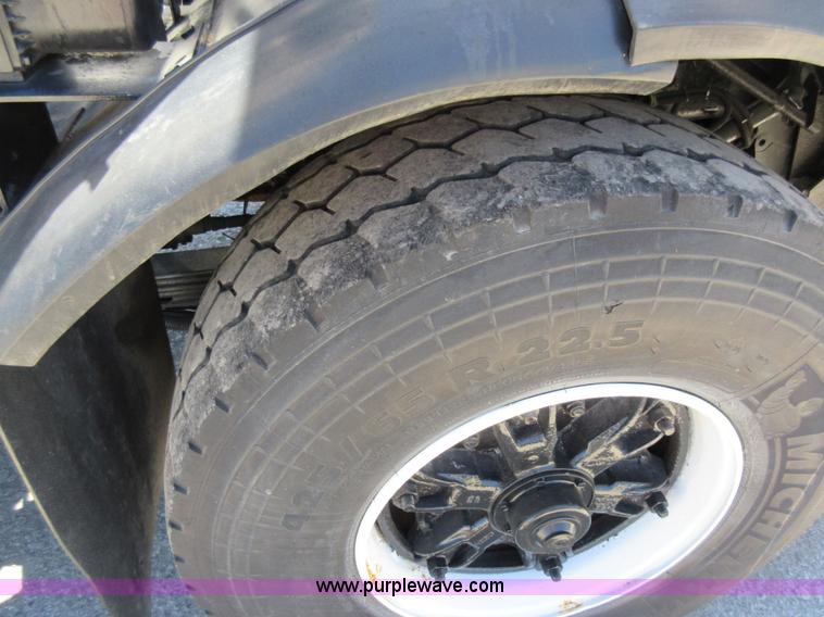 image for item L2826 1996 Peterbilt 320 refuse truck