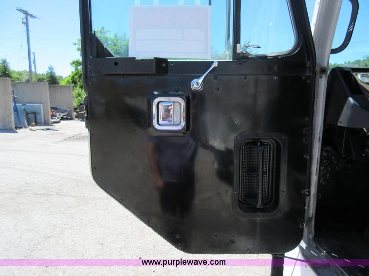 image for item L2826 1996 Peterbilt 320 refuse truck