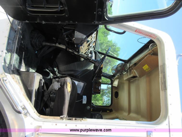 image for item L2826 1996 Peterbilt 320 refuse truck