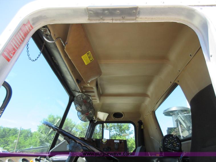 image for item L2826 1996 Peterbilt 320 refuse truck