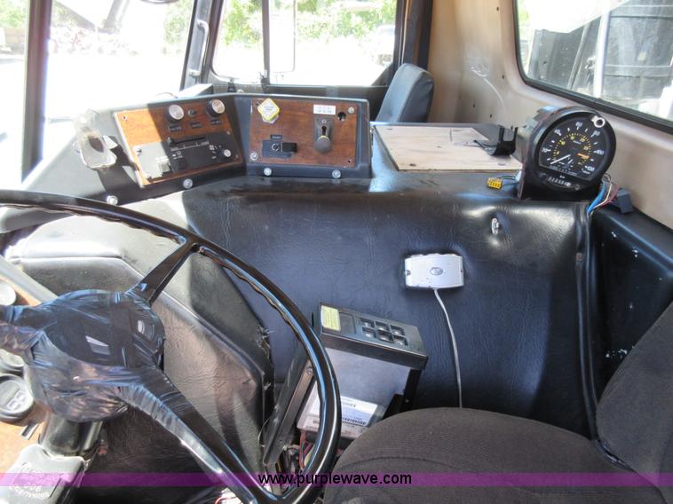 image for item L2826 1996 Peterbilt 320 refuse truck