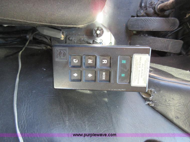 image for item L2826 1996 Peterbilt 320 refuse truck