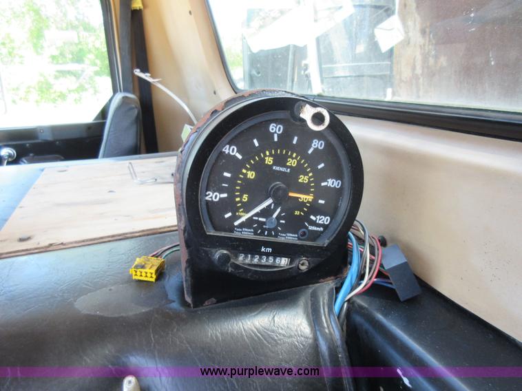 image for item L2826 1996 Peterbilt 320 refuse truck