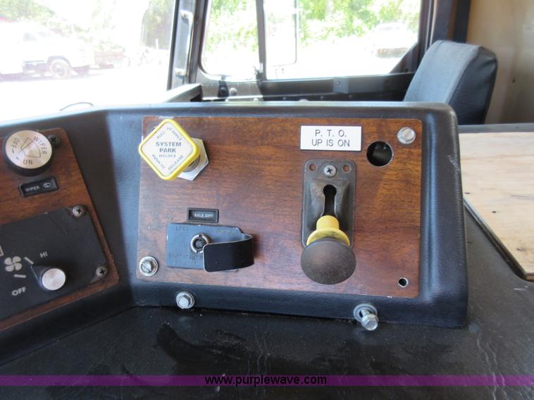 image for item L2826 1996 Peterbilt 320 refuse truck