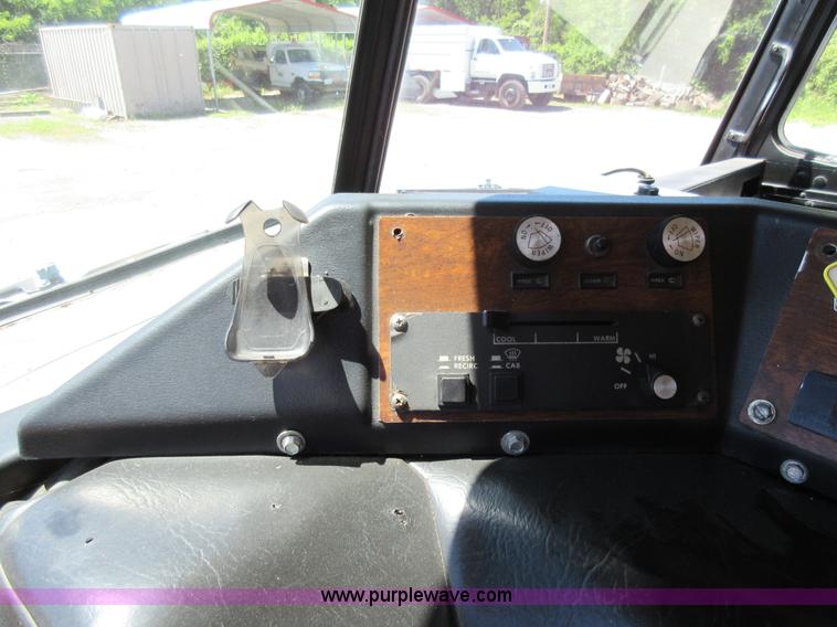 image for item L2826 1996 Peterbilt 320 refuse truck