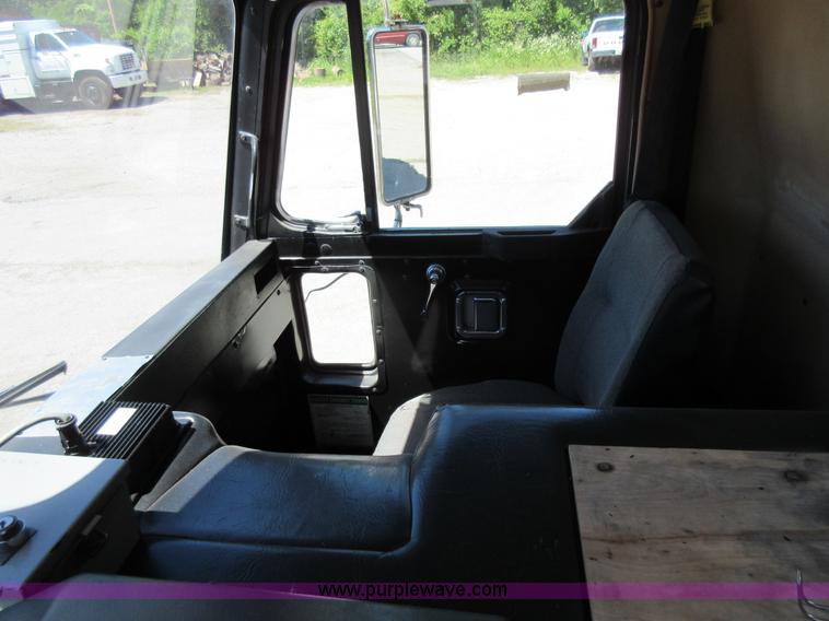 image for item L2826 1996 Peterbilt 320 refuse truck