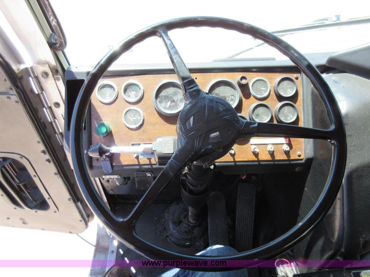 image for item L2826 1996 Peterbilt 320 refuse truck