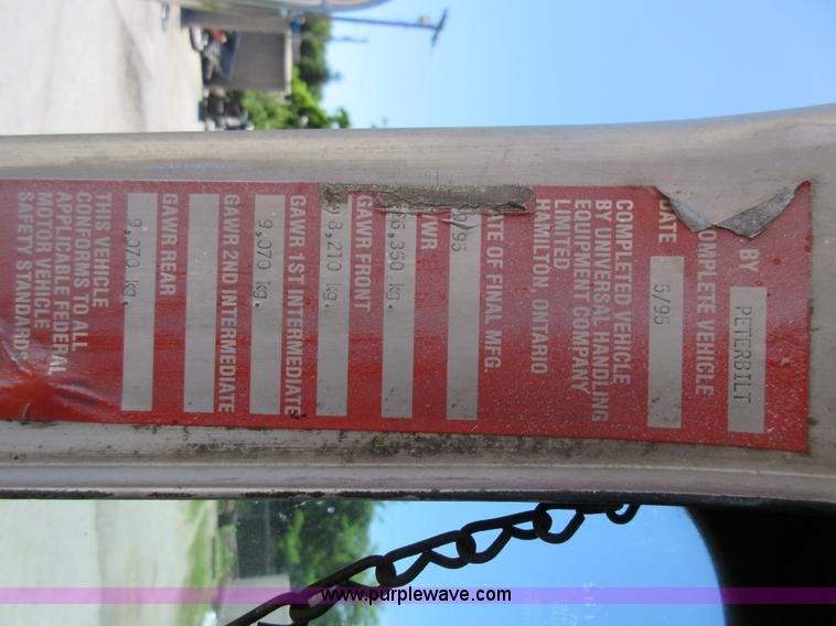 image for item L2826 1996 Peterbilt 320 refuse truck