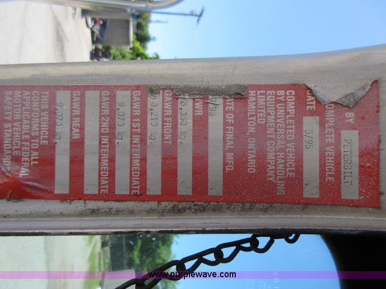 image for item L2826 1996 Peterbilt 320 refuse truck