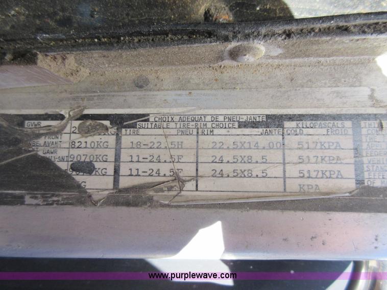 image for item L2826 1996 Peterbilt 320 refuse truck