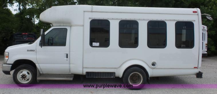 image for item L2850 2008 Ford E350 Super Duty bus