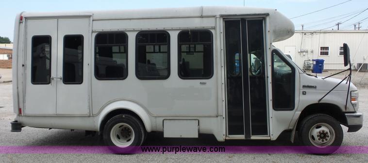 image for item L2850 2008 Ford E350 Super Duty bus