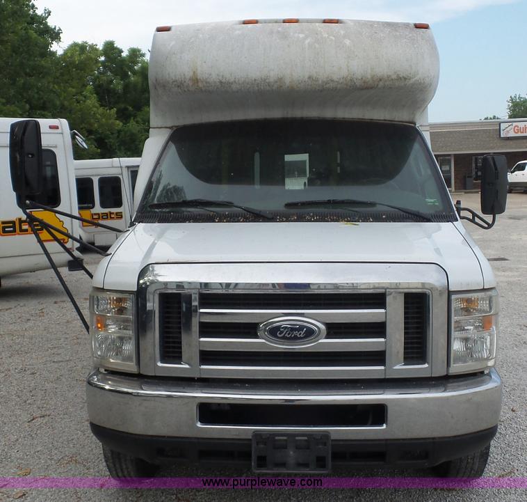 image for item L2850 2008 Ford E350 Super Duty bus