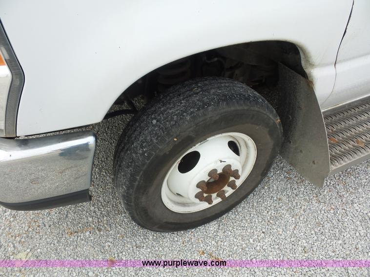image for item L2850 2008 Ford E350 Super Duty bus