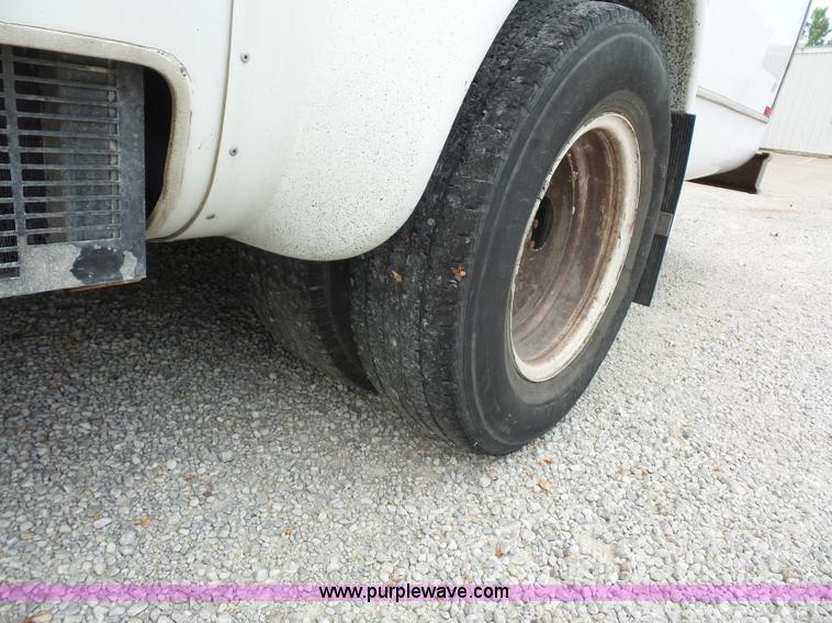 image for item L2850 2008 Ford E350 Super Duty bus