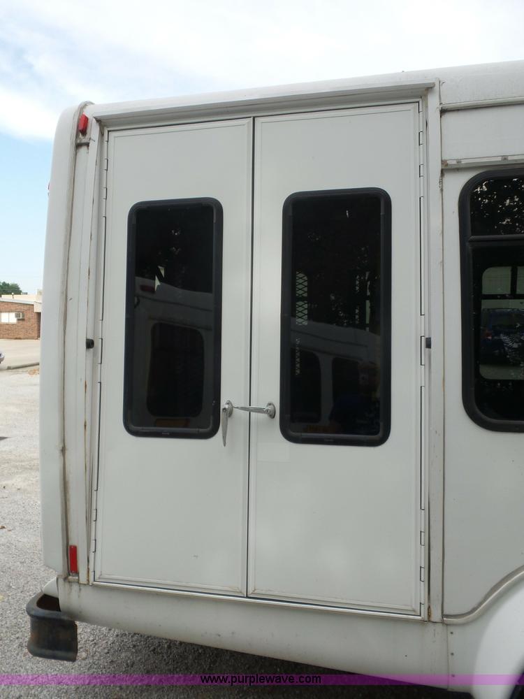 image for item L2850 2008 Ford E350 Super Duty bus