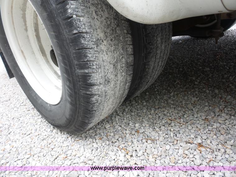 image for item L2850 2008 Ford E350 Super Duty bus