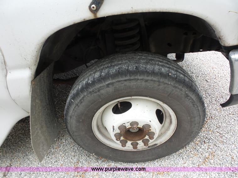 image for item L2850 2008 Ford E350 Super Duty bus