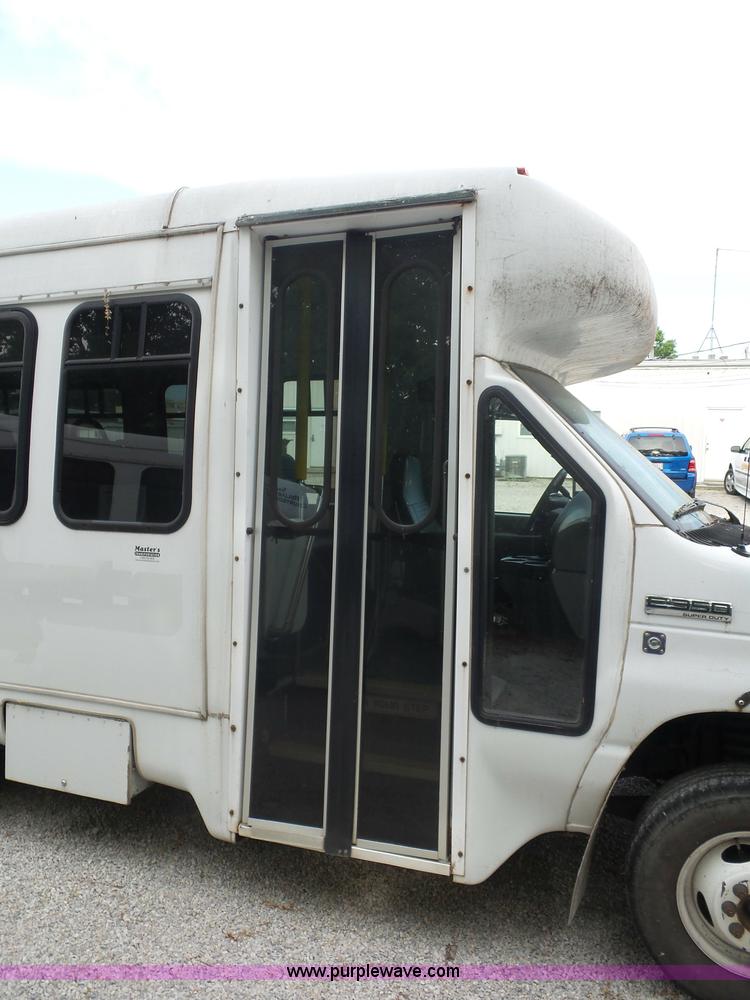 image for item L2850 2008 Ford E350 Super Duty bus