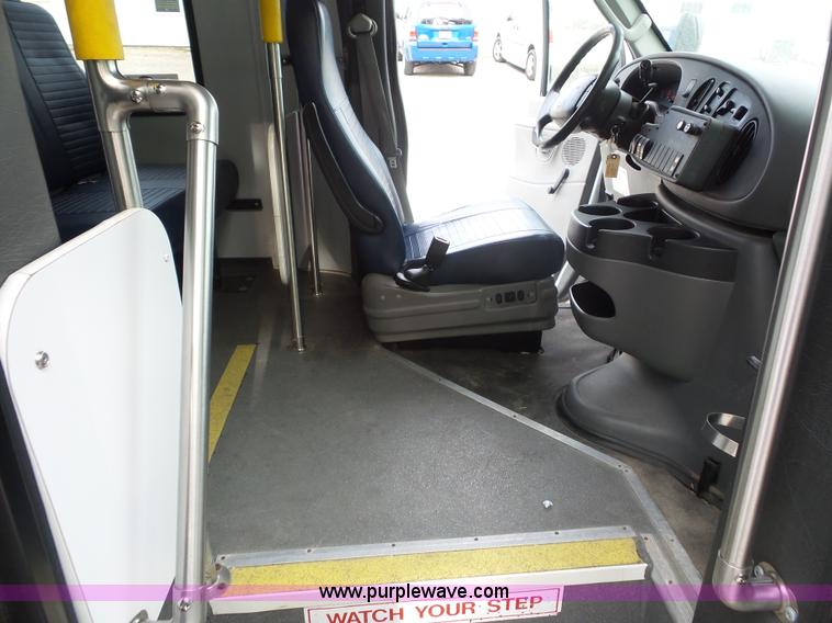 image for item L2850 2008 Ford E350 Super Duty bus