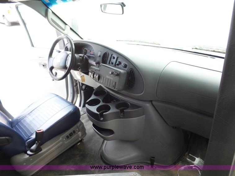 image for item L2850 2008 Ford E350 Super Duty bus
