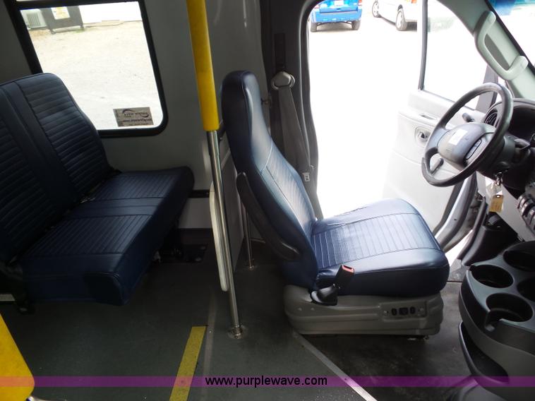 image for item L2850 2008 Ford E350 Super Duty bus