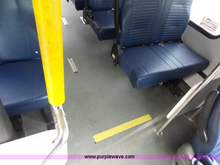 image for item L2850 2008 Ford E350 Super Duty bus