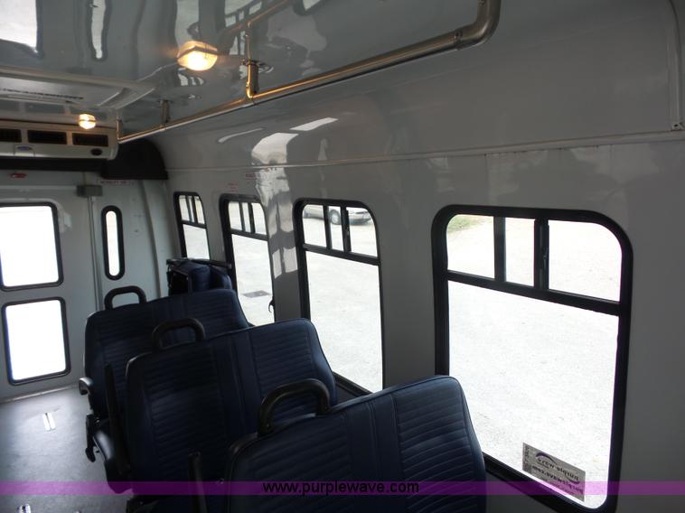 image for item L2850 2008 Ford E350 Super Duty bus