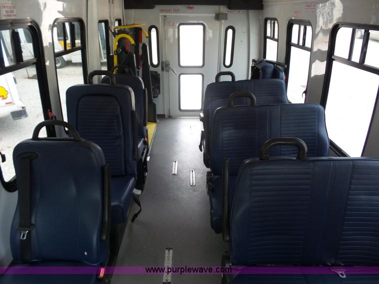 image for item L2850 2008 Ford E350 Super Duty bus