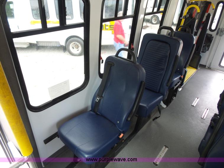 image for item L2850 2008 Ford E350 Super Duty bus