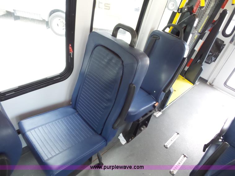 image for item L2850 2008 Ford E350 Super Duty bus