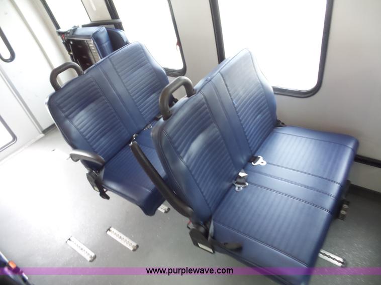 image for item L2850 2008 Ford E350 Super Duty bus