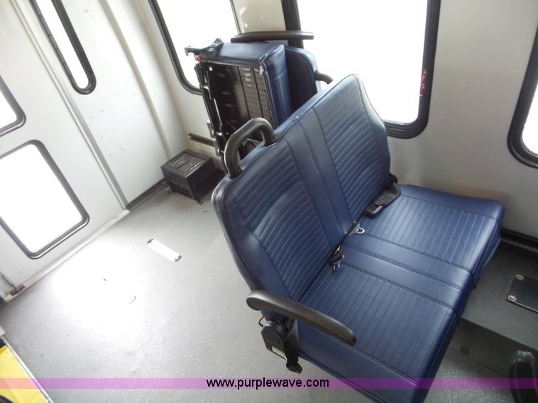 image for item L2850 2008 Ford E350 Super Duty bus