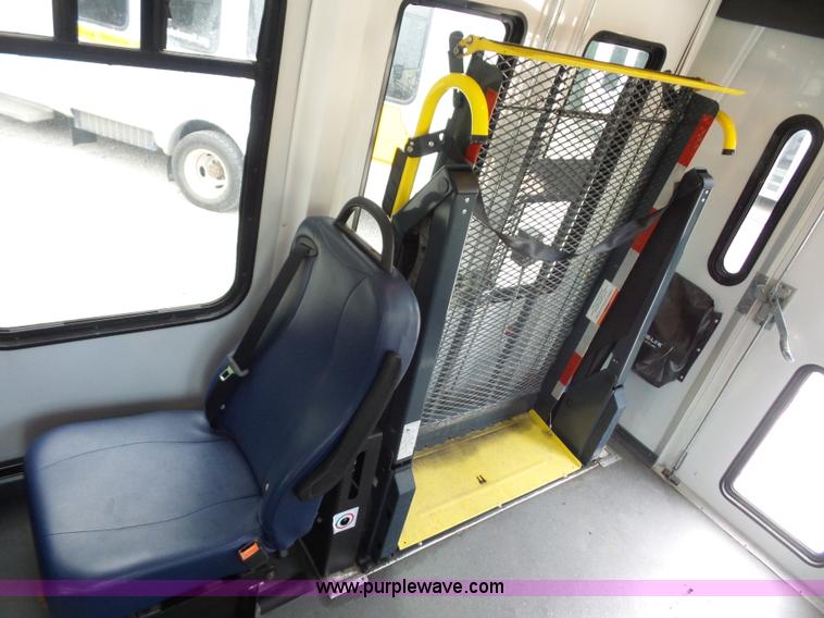 image for item L2850 2008 Ford E350 Super Duty bus