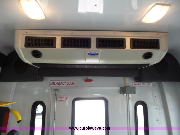 image for item L2850 2008 Ford E350 Super Duty bus