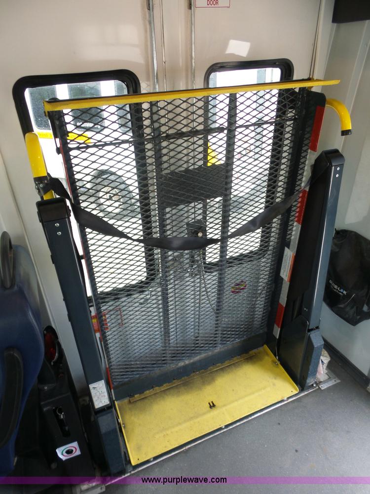 image for item L2850 2008 Ford E350 Super Duty bus