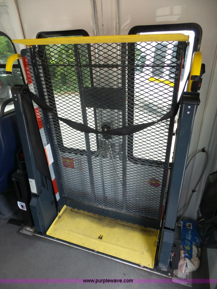 image for item L2850 2008 Ford E350 Super Duty bus