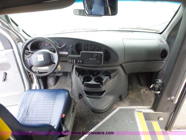 image for item L2850 2008 Ford E350 Super Duty bus