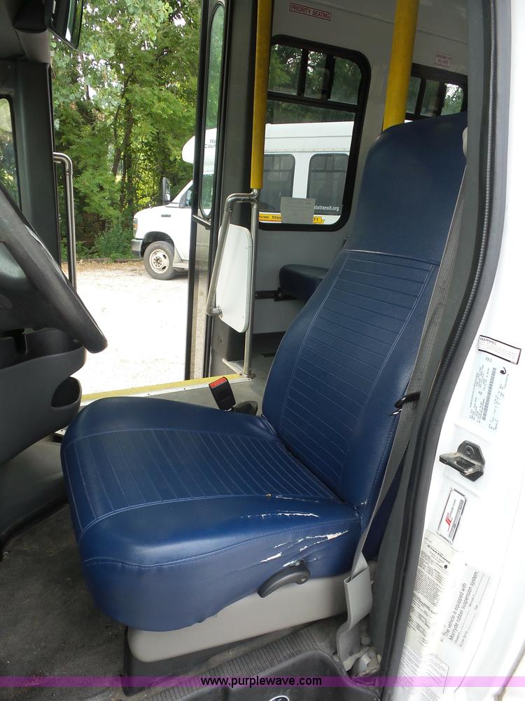 image for item L2850 2008 Ford E350 Super Duty bus