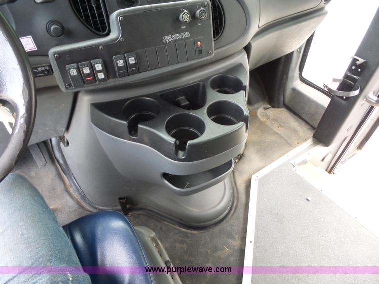 image for item L2850 2008 Ford E350 Super Duty bus