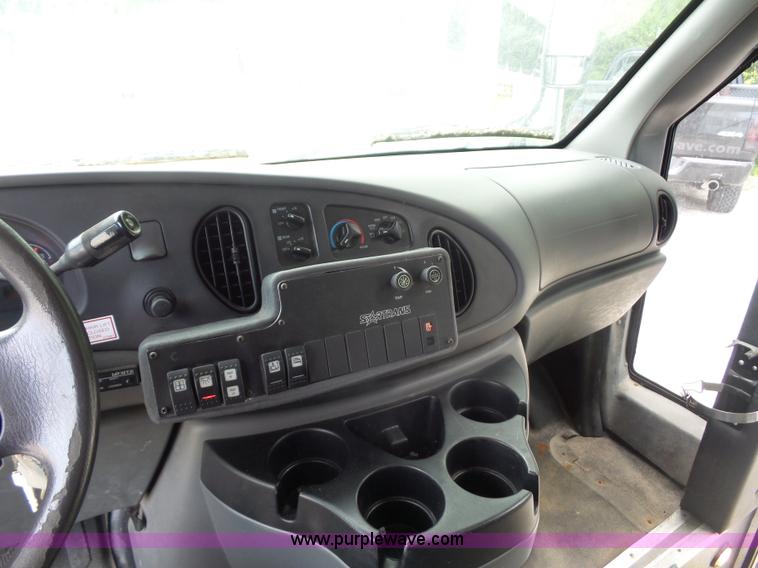 image for item L2850 2008 Ford E350 Super Duty bus
