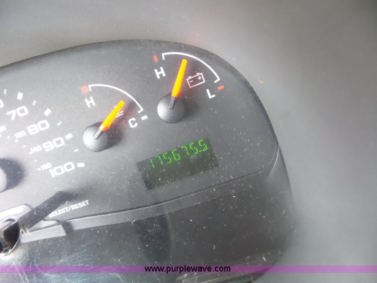 image for item L2850 2008 Ford E350 Super Duty bus