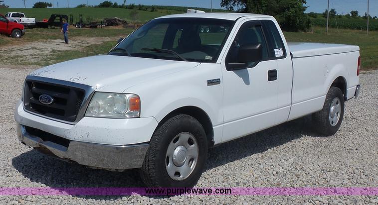 image for item L2878 2004 Ford F150 pickup truck