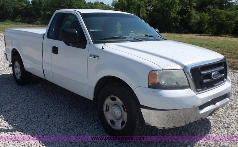 image for item L2878 2004 Ford F150 pickup truck