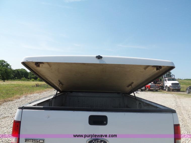 image for item L2878 2004 Ford F150 pickup truck