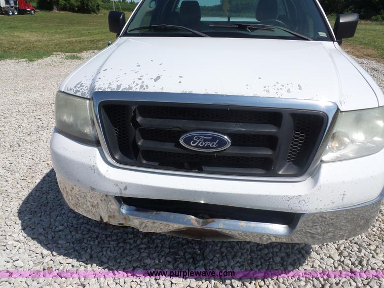 image for item L2878 2004 Ford F150 pickup truck