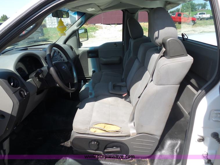 image for item L2878 2004 Ford F150 pickup truck