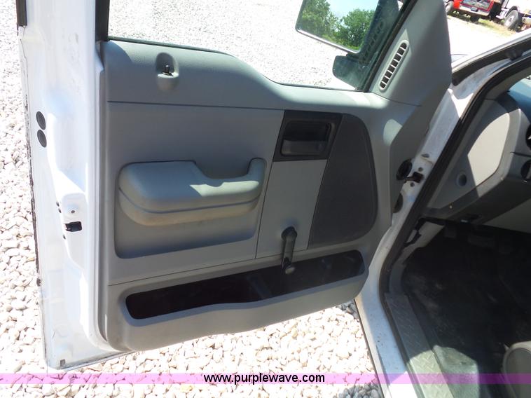 image for item L2878 2004 Ford F150 pickup truck